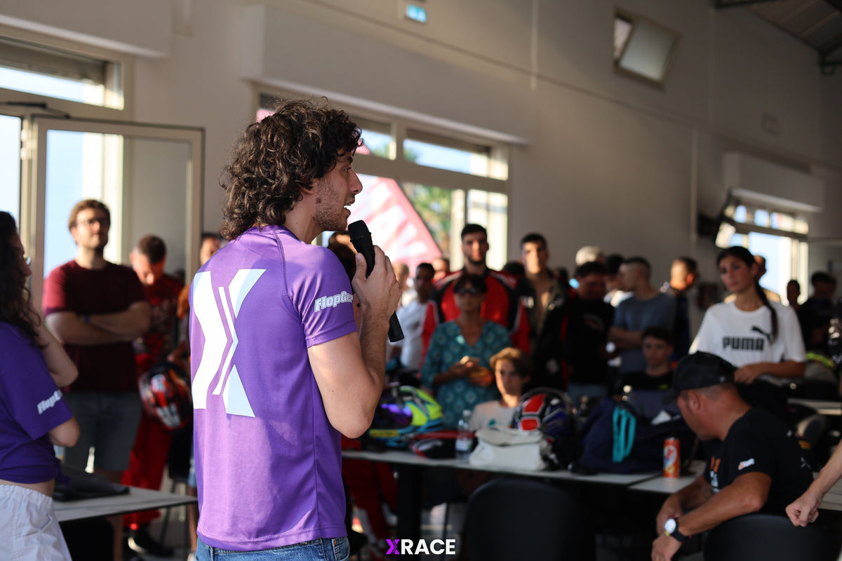Briefing pre-gara XRace con i piloti riuniti prima della partenza